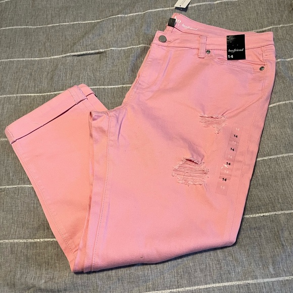 Women’s Destroyed cropped Jeans - Picture 2 of 3